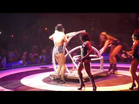 Tags:britney spears circus boston td banknorth darden do somethin'