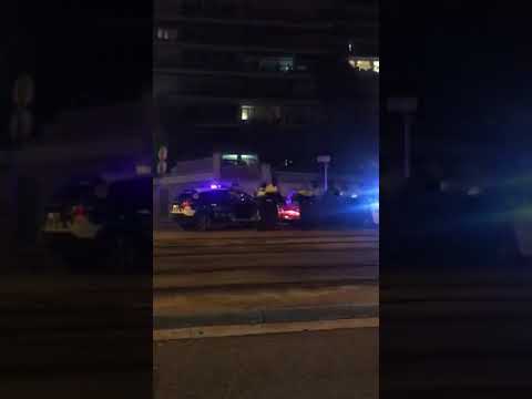Altercado entre los Mossos y un hombre en Esplugues de Llobregat