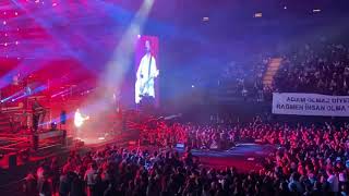 Beyaz Skandalım - Emir Can İğrek (Volkswagen Arena Konseri 12.11.2021)