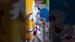 How Does Tails Poop?