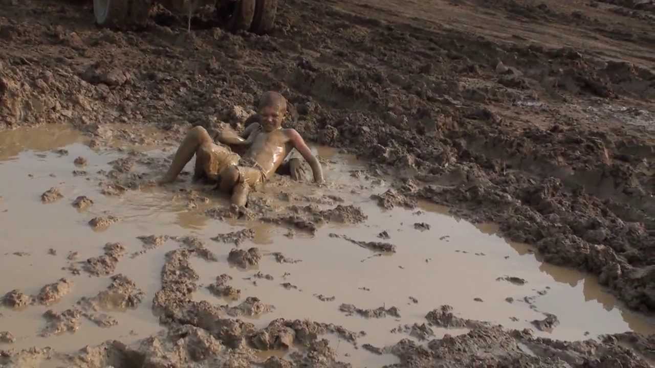Голые в грязи 