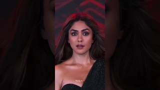 Actress Mrunal Thakur Shake