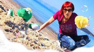 Видео С Игрушками На Пляже - Маша Капуки Купает Черепаху В Джакузи - Пора Купаться