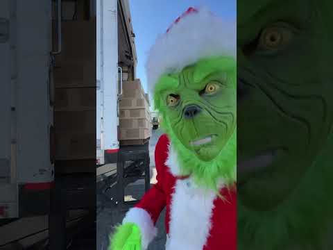 How the grinch stole shredmas‼️🎄 #skateboarding #skateedit #skateramp #oc #creativeskateclips