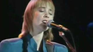 Watch Suzanne Vega Straight Lines video