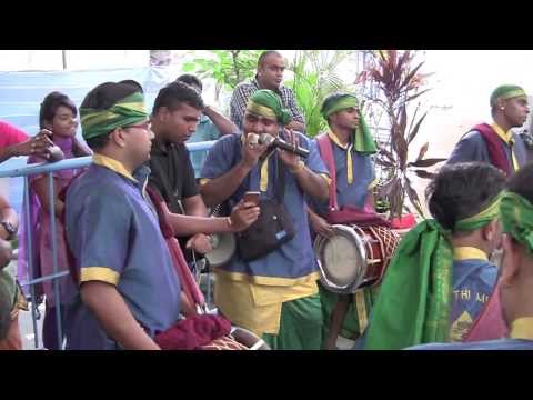 Siva Sakthi Muniandy Urumi Melam(Singapore) - Velan Song for...