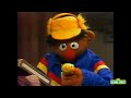 Sesame Street: Bert and Ernie Exchange Gifts