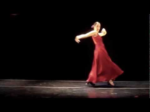 Carolina Santos Read performing