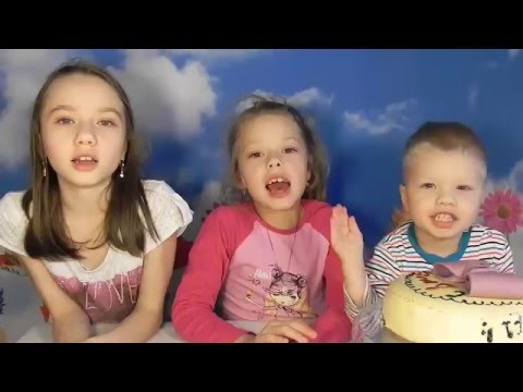 Подарок маме на 8 марта. Веселая семья готовит праздничный торт. Funny family prepares cake Подарок маме на 8 марта. Веселая семья готовит праздничный торт. Funny family prepares cake