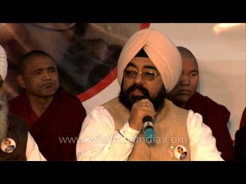 Sikh Guru Bhai Jasbir Singh delivering speech at Jantar Mantar...