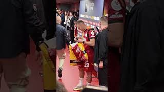 Frankowski Formayı Hediye Etti