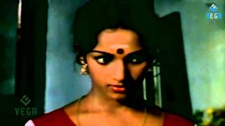 Jaathi Pookal Nalini Dressing Scene