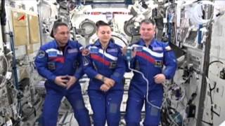 Космонавты поздравляют Героев Отечества.