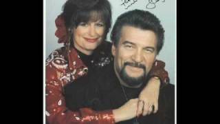 Watch Waylon Jennings Shes Looking Good video