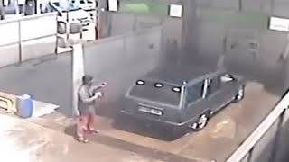 Oto Yıkama Servisinde Su Tabancası Ile Yaşananlar - Yurdum Insanı
