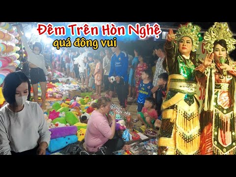 Biển Hòn Nghệ Kiên Giang về đêm quá đông vui