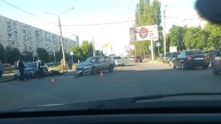 Видео Харьков! 23.05.17 ул. Академика Павлова/Блюхера (Валентиновская) ДТП. от Андрей Пинчук, Валентиновская улица, Харьков, Украина