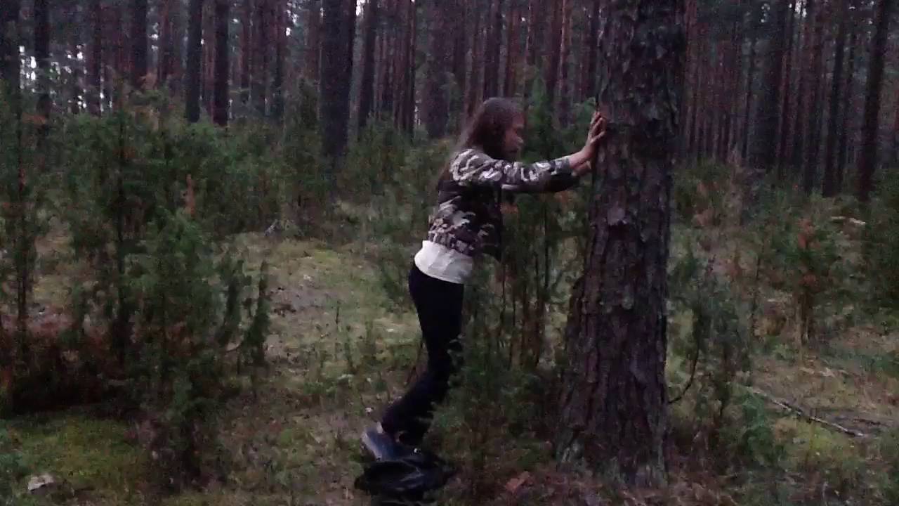 Спас заблудившуюся в лесу девушку 