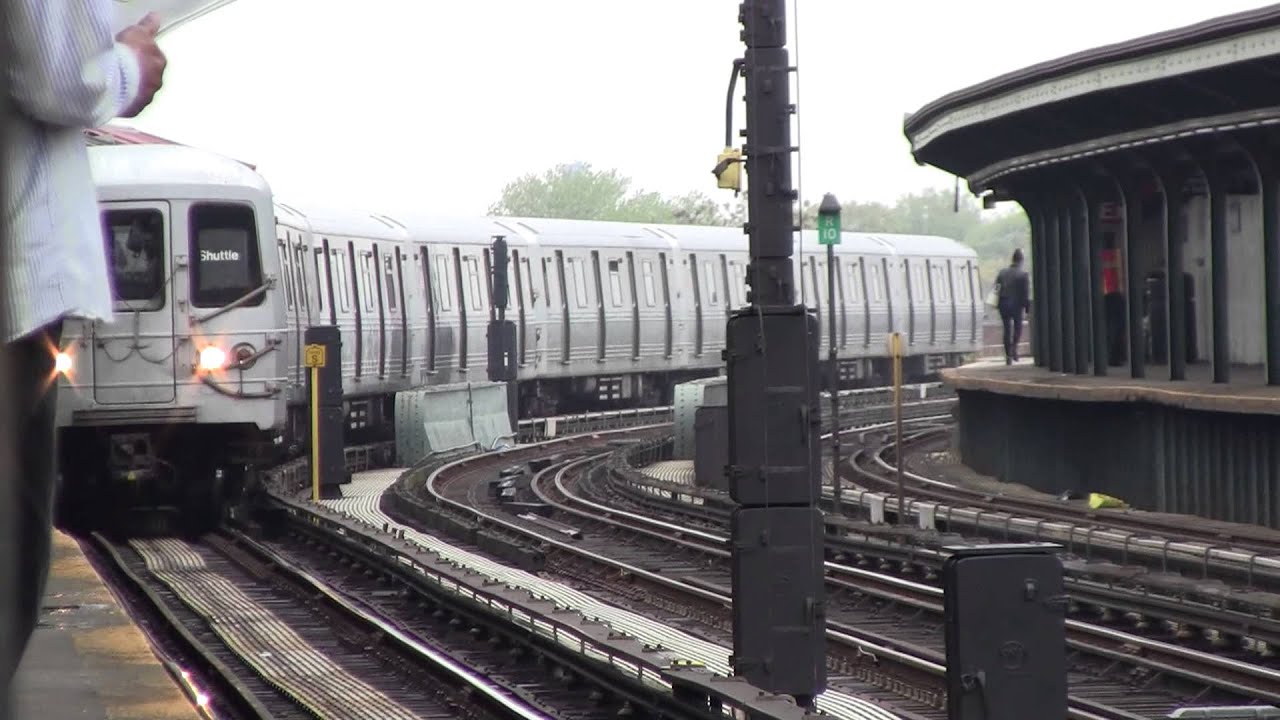 ᴴᴰ Rare R46 Shuttle Train Arriving at Rockaway Boulevard YouTube