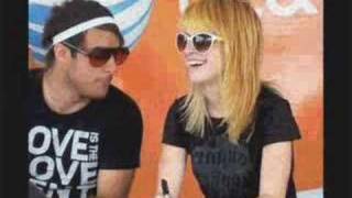 Watch Paramore Circles video