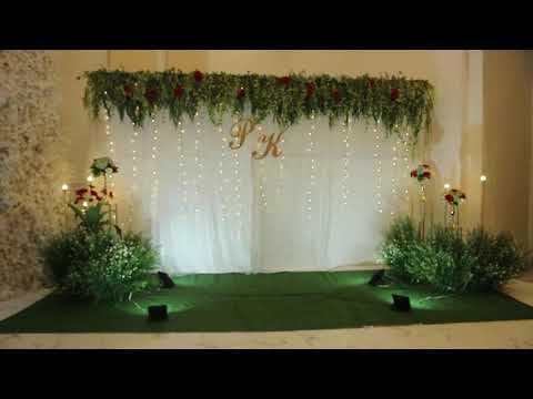 Trang trí backdrop full hoa tươi giá hạt dẻ tông màu đỏ ở Sài Gòn