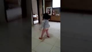 Minha Priminha De Três Anos Dançando Funk