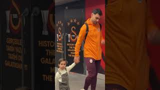 Kaan Ayhan Ve Yanındaki Ufaklık