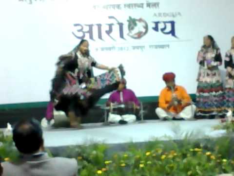 kaliyo kud padyo ye mela mein