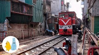 Видео Поезд в трущобах Ханой, Вьетнам от Gulich Lapulich Travel, улица Тхань Ньен, Ханой, Вьетнам