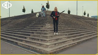 Odd Couple - 2 Leute Official Music Video