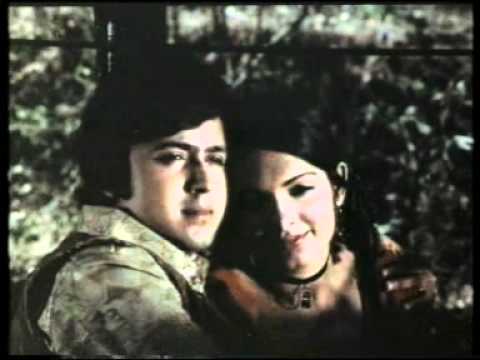 Gori ki maang mein sindur kahin door baje shahnaai re
