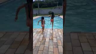 Na Piscina Com A Julia