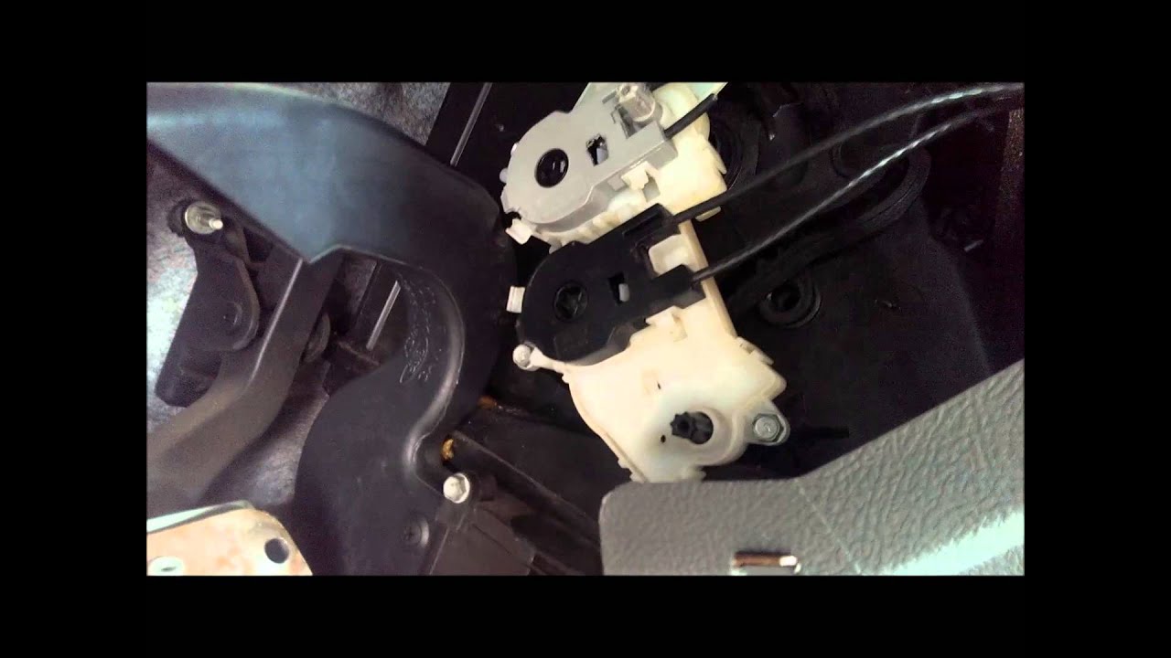 Manually Adjusting HVAC Air Flow Control - 2005 Ford Focus - YouTube