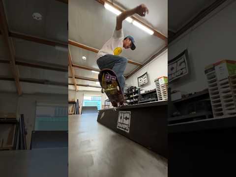 Having fun at the warehouse‼️✅ #skateboarding #skateedit #skateramp #creativeskateclips #skatepark