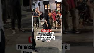 Famosa Atriz Da Globo É Flagrada Chegando Desfilando Em Evento E Sapato Nada Comum Rouba A Cena