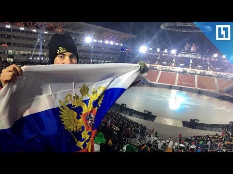 Американец с нашим флагом Американец с нашим флагом