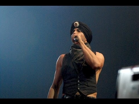 IIFA 2008 - Akshay Kumars Singh is King performance