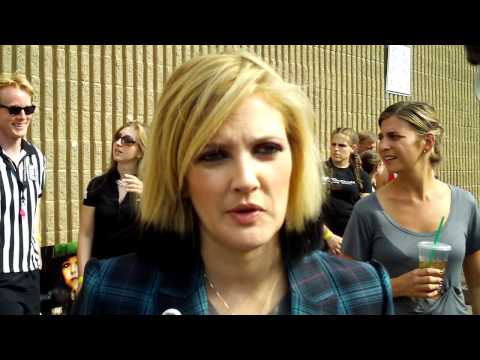 Drew Barrymore talks about Ellen Page kiss