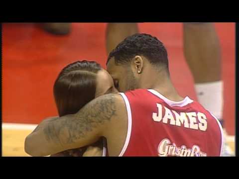 La romántica propuesta de matrimonio de Dominic James a su novia (VIDEO) La romántica propuesta de matrimonio de Dominic James a su novia (VIDEO)