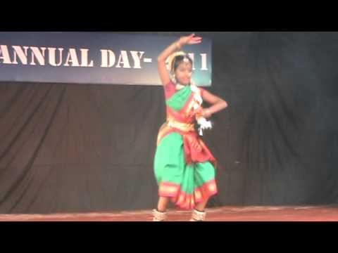 ABHIGHNA BANDARU DANCE FOR GURU BRAHMA.GURU VISHNU FROM SWARNAKAMALAM...