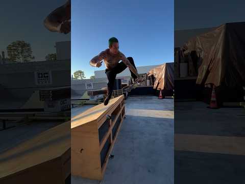 Knuckle head Tom stopped by the warehouse‼️ #skateclipsdaily #ramp #skateboarding #skateramp