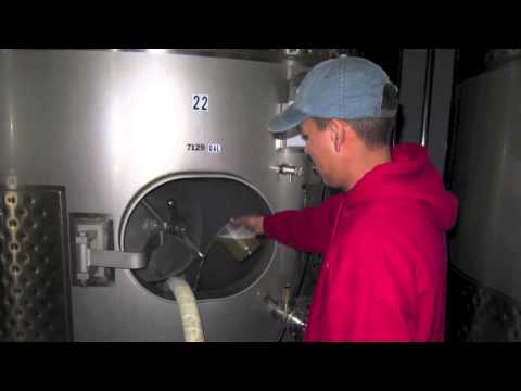 Wine Tank and Cask Cleaning with Green Chemistry