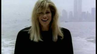 Watch Carly Simon Let The River Run video