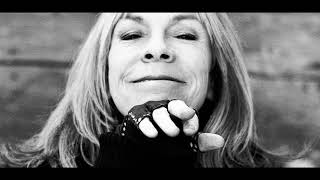 Watch Rickie Lee Jones A Face In The Crowd video