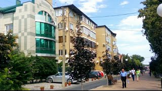 Видео Анапа. Прогулка по ул. Терской. Дуб которому 178 лет. от Людмила **, Терская улица, Анапа, Россия