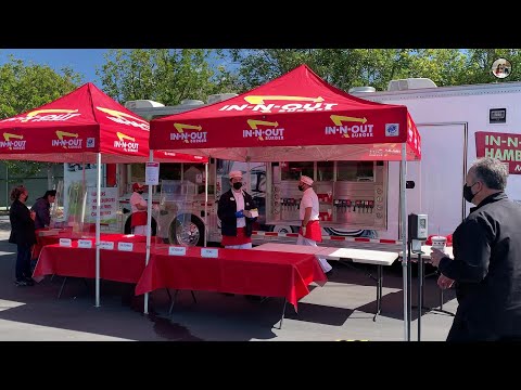 lili🇺🇸 Tiệc Hoành TrángTại Chỗ Làm Đãi Công Nhân Bằng Nguyên Xe In-N-Out Burger Lưu Động