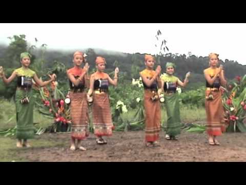Cacao video 6 French Guiana Hmong dancer