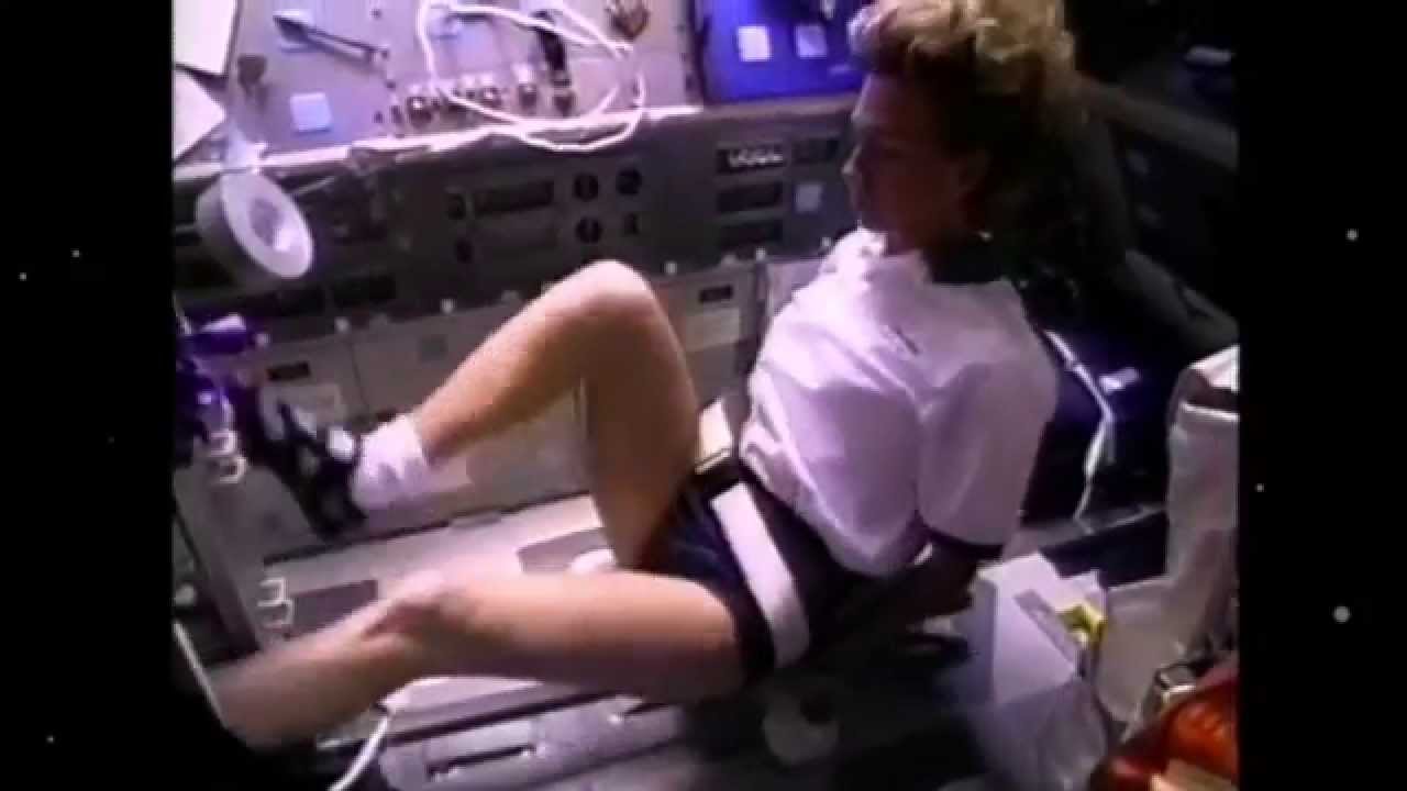 Секс в космосе с распущеной капитаншей корабля