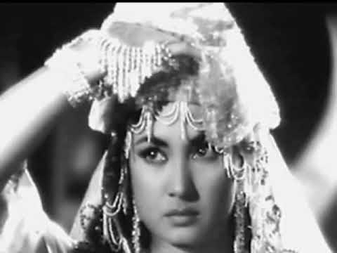 chali gori pee ke milan ko chali..meena kumari -hemant kumar...