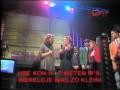 Gert Berg met aan de karaoke Babette van Veen & Ingeborg Wieten